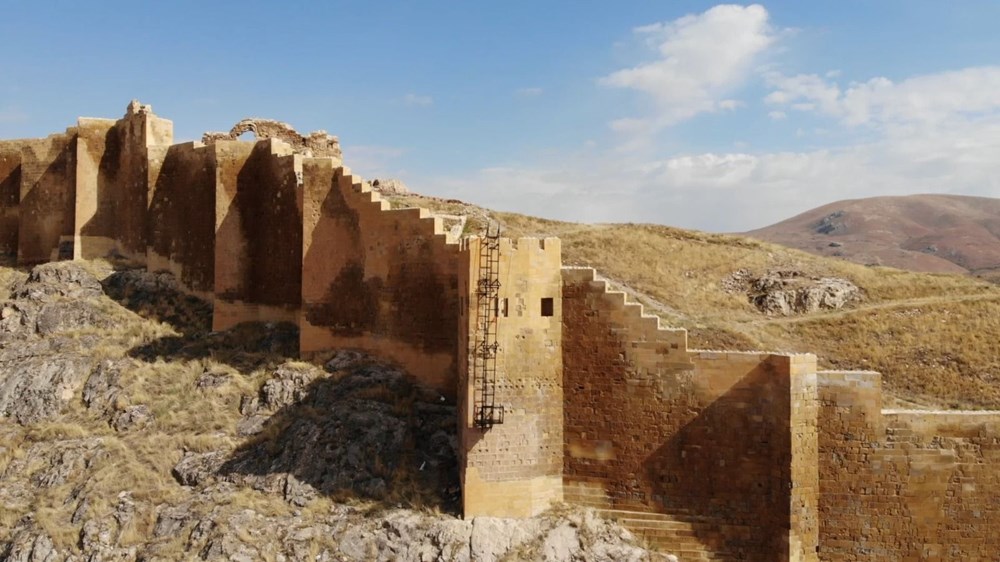 Bayburt Kalesi 800 yıl önceki çini süslemelerine kavuşuyor - 1
