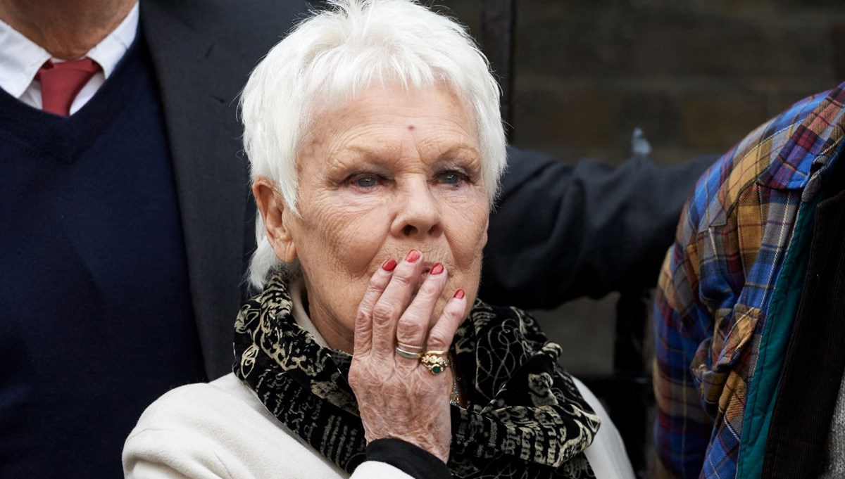 Bond filmlerinin yıldızı Judi Dench dışarı tek başına çıkamıyor