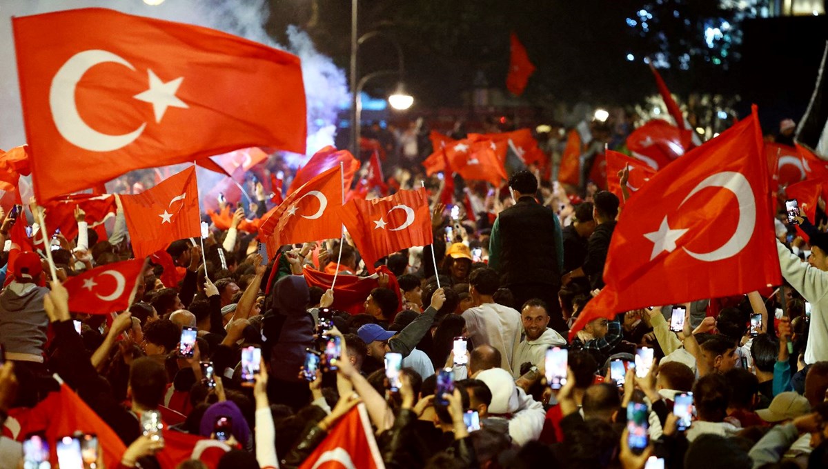 Avrupa'da Türk gecesi: Almanya'dan Hollanda'ya meydanlar 