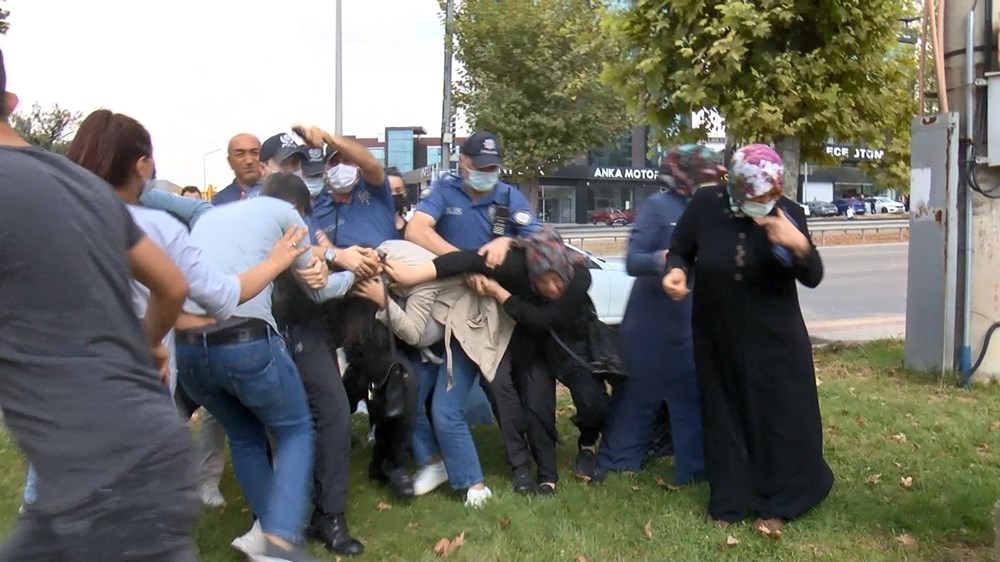 Keşif sırasında kadın sürücüye saldırdılar, polis biber gazıyla müdahale etti - 5