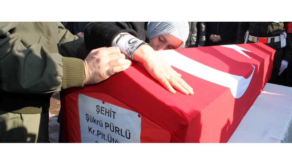 Şehit subaylara gözüyaşlı veda
