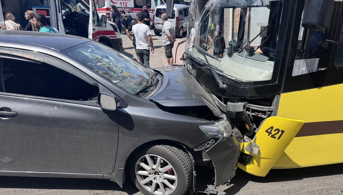 Otobüs ile otomobil kafa kafaya çarpıştı
