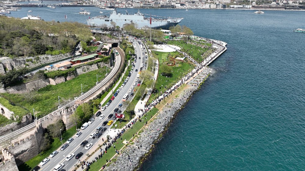 TCG Anadolu'ya ziyaretçi akını: Kilometrelerce kuyruk oluştu - 2