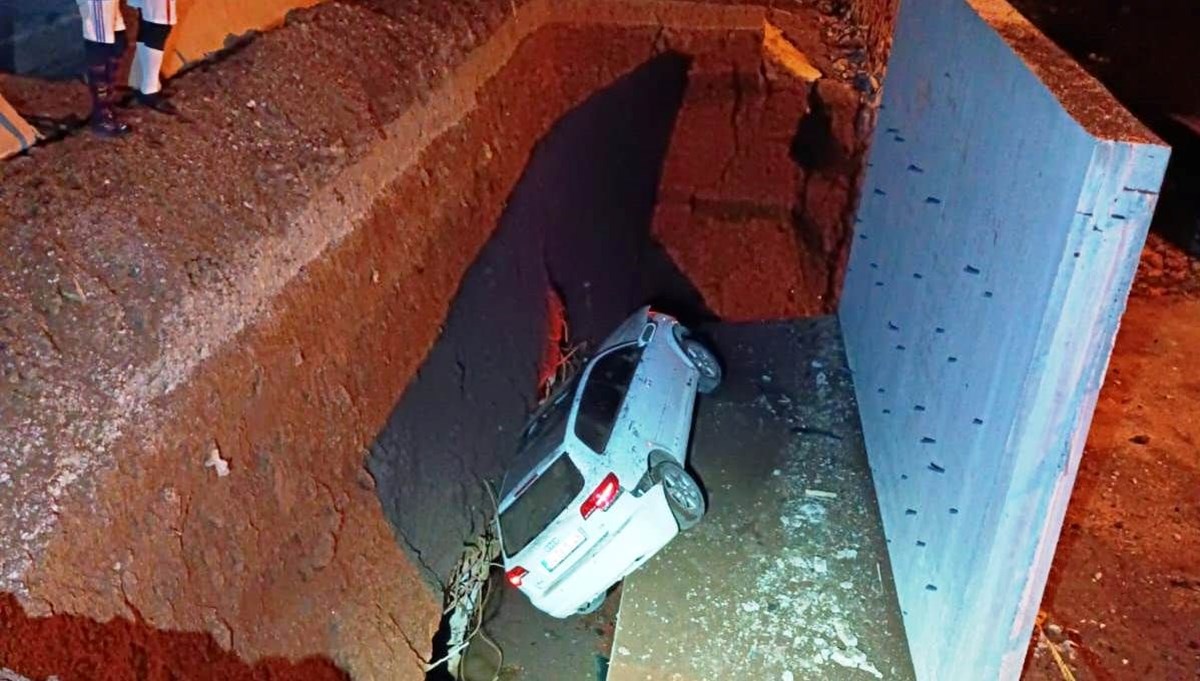 Bitlis'te otomobil, menfeze düştü: 3 yaralı