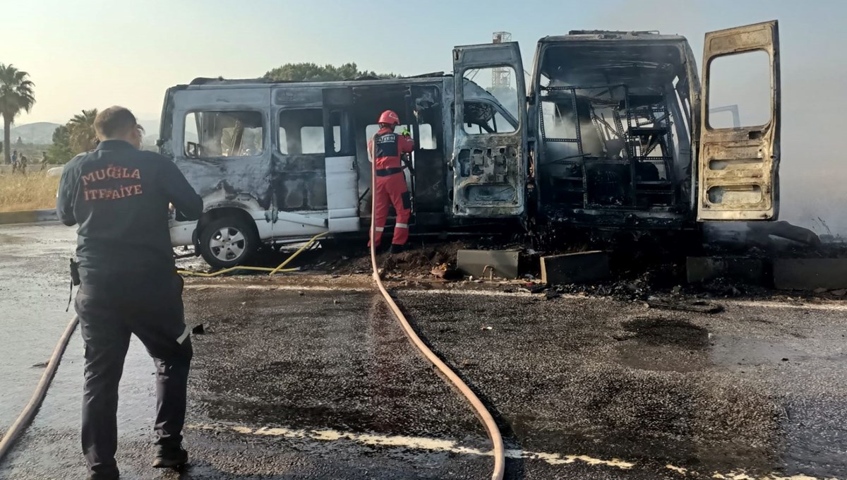Muğla'da iki minibüsün çarpıştığı kazada 4'ü ağır 14 kişi yaralandı Muğla'da iki minibüsün çarpıştığı kazada 4'ü ağır 14 kişi yaralandı