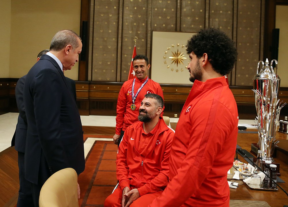 Cumhurbaşkanı Erdoğan, Ampute Futbol ile Tekerlekli Cumhurbaşkanı Erdoğan, Ampute Futbol ile Tekerlekli