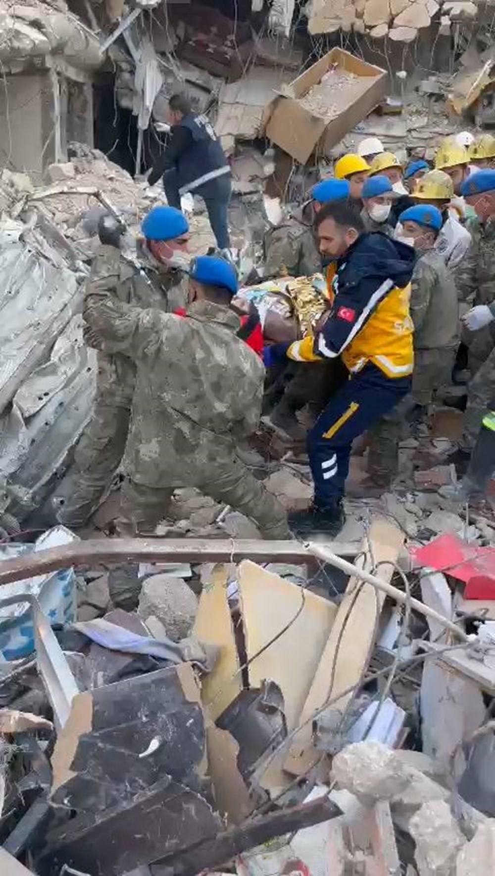 Deprem bölgesinden mucize kurtuluşlar - 52