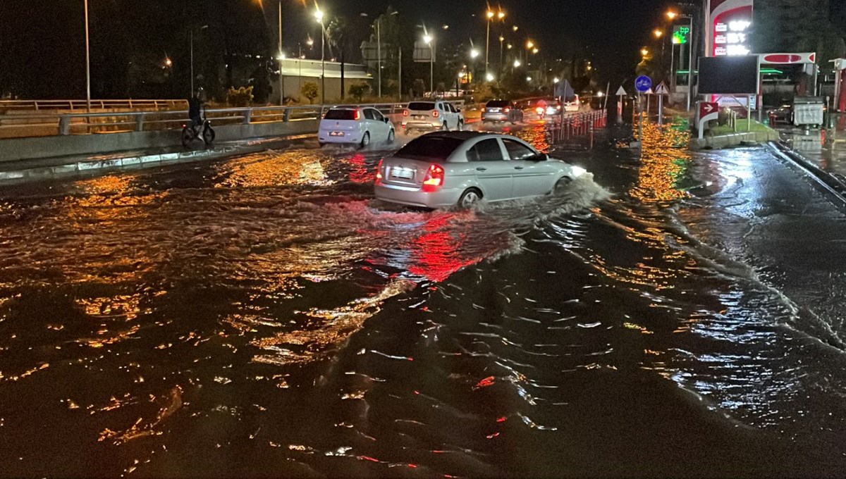 Hatay'da sağanak hayatı olumsuz etkiledi