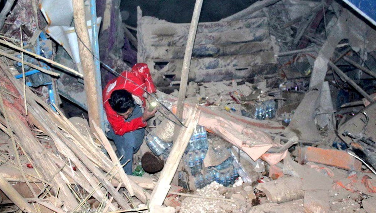 Afganistan'da 6,3 büyüklüğünde deprem