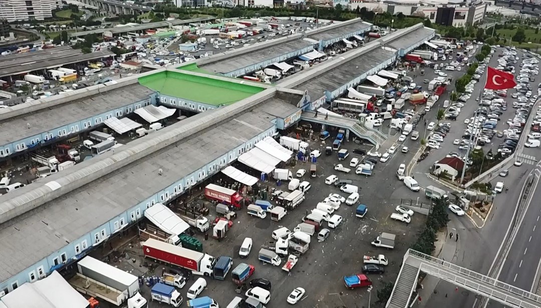 Kısıtlama sonrası Bayrampaşa Sebze ve Meyve Hali�nde yoğunluk devam