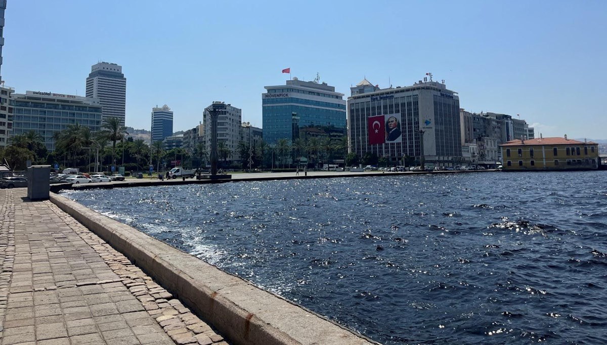 Balık ölümlerinin ardından İzmir'de av yasağı Balık ölümlerinin ardından İzmir'de av yasağı