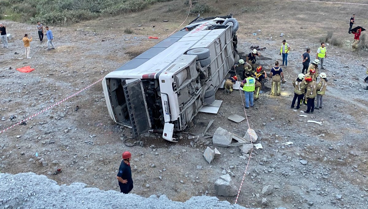 İstanbul'da servis otobüsü köprüden düştü: Çok sayıda yaralı