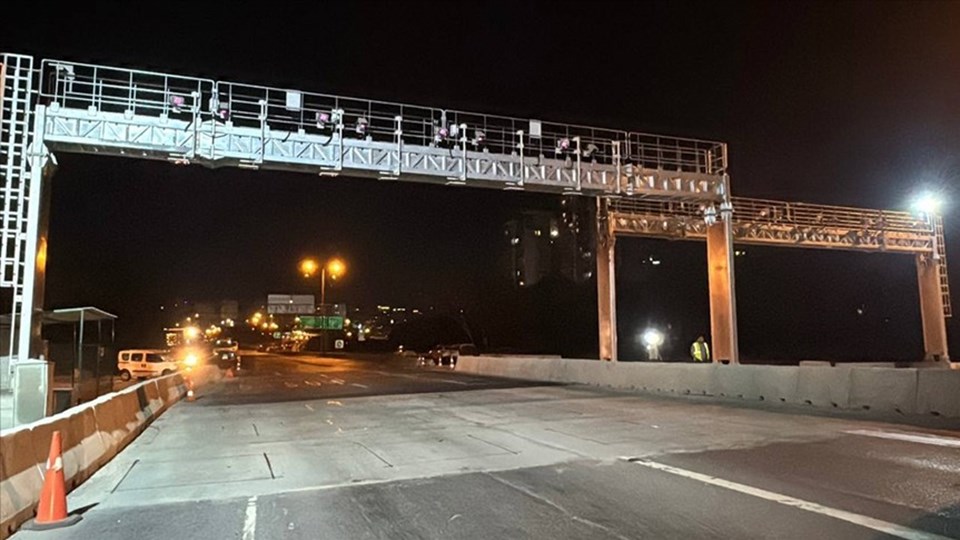 İstanbul'da trafiğin en çok kilitlendiği yerlerden biri: Ispartakule gişelerde çalışma başladı, TEM'e çıkışlar kapatıldı - 1