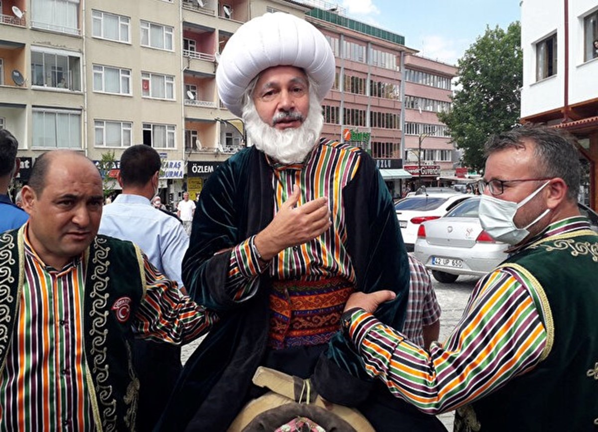 Uygur '62. Uluslararası Akşehir Nasreddin Hoca Şenliği'nde de Nasreddin Hoca'yı canlandırmıştı. 