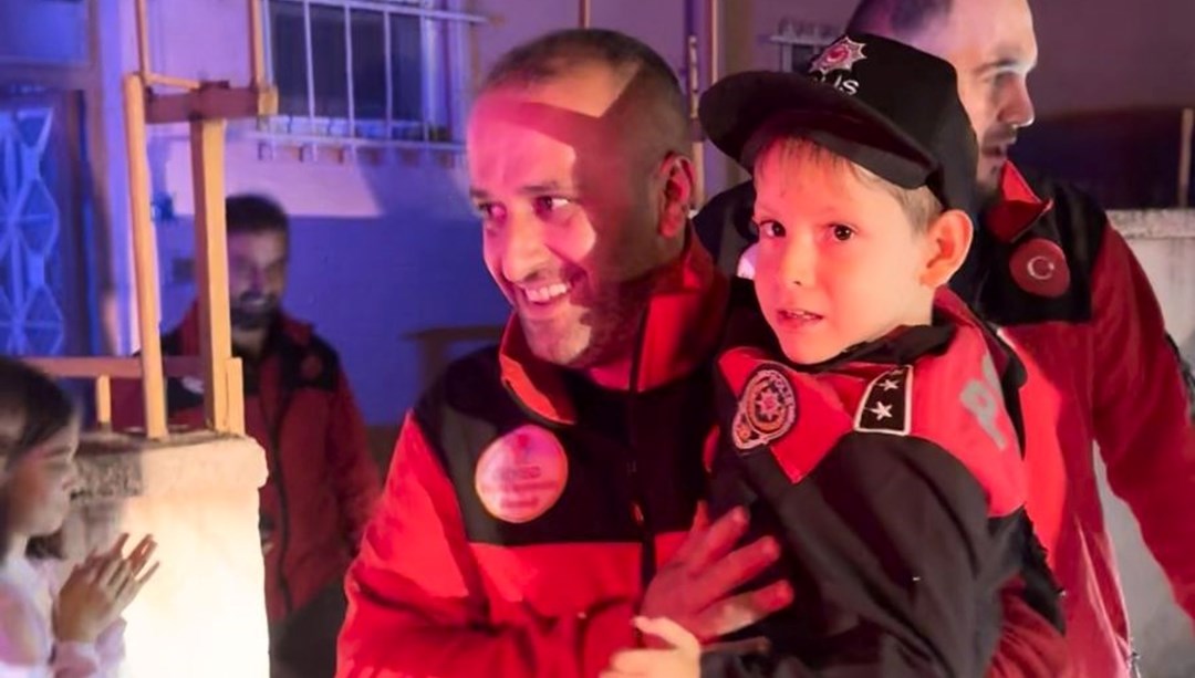 Polis olmak isteyen omurilik felçli Umut'a sürpriz: "Etrafınız sarıldı, yere yatın"