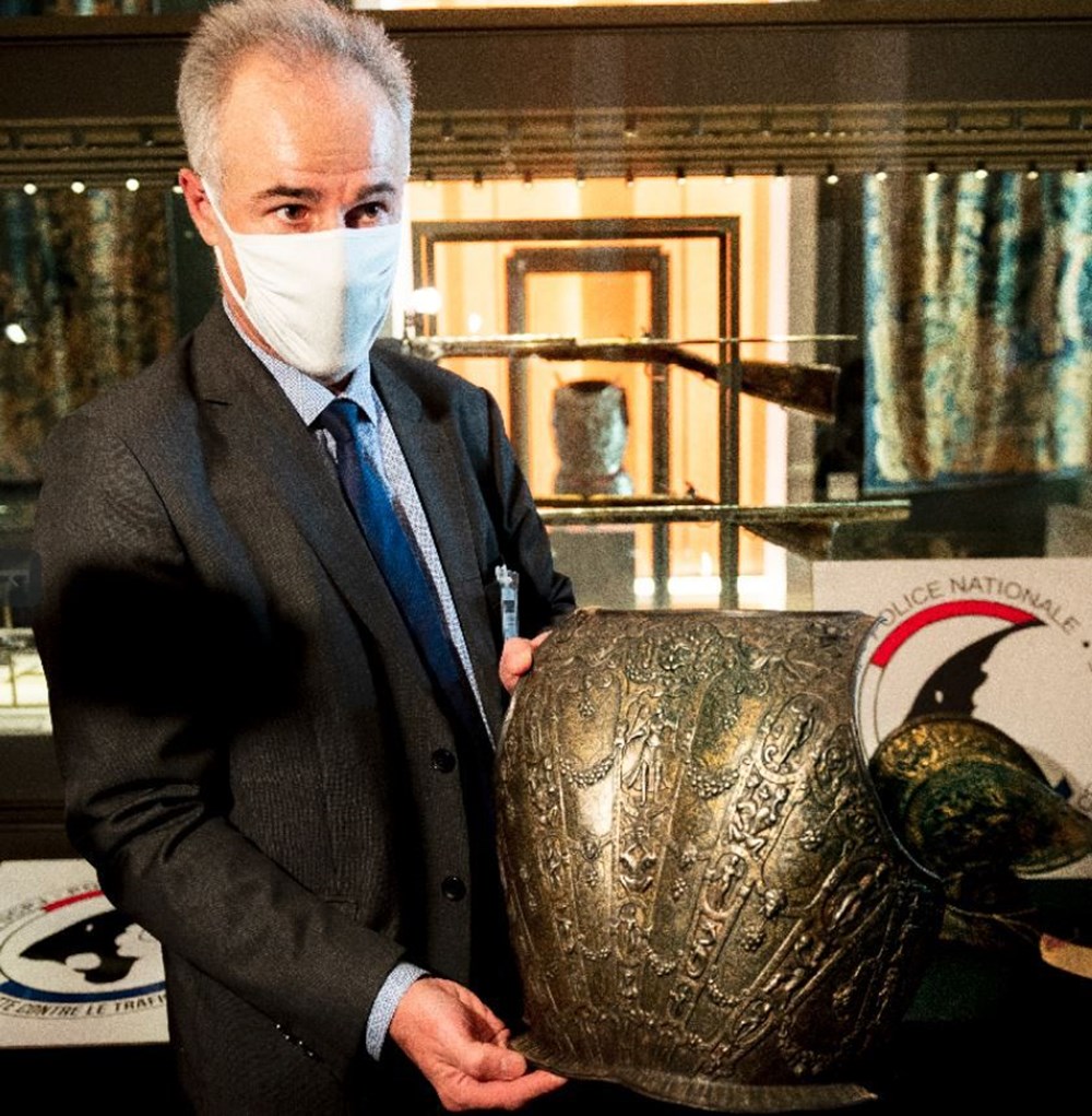 Louvre Müzesi’ndeki kayıp zırh ve miğfer 38 yıl sonra bulundu - 3