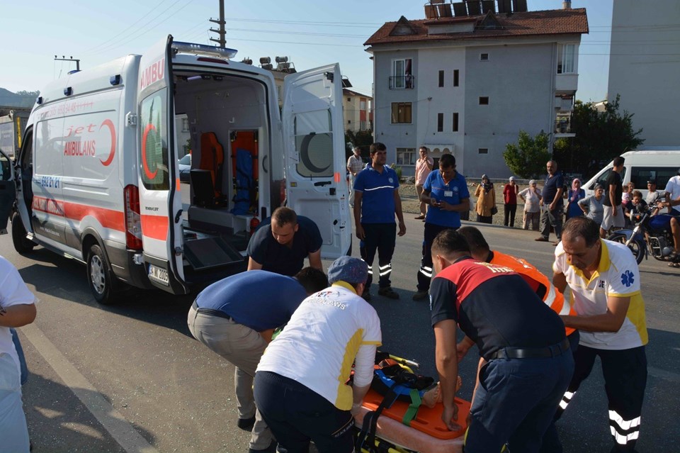 Muğla'da okul servisi ile kamyon çarpıştı: 15 yaralı - 1