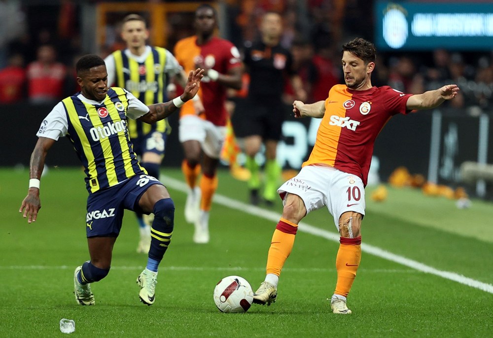 Fenerbahçe, derbide Galatasaray'ı yendi: Süper Lig'de şampiyonluk son haftaya kaldı - 3