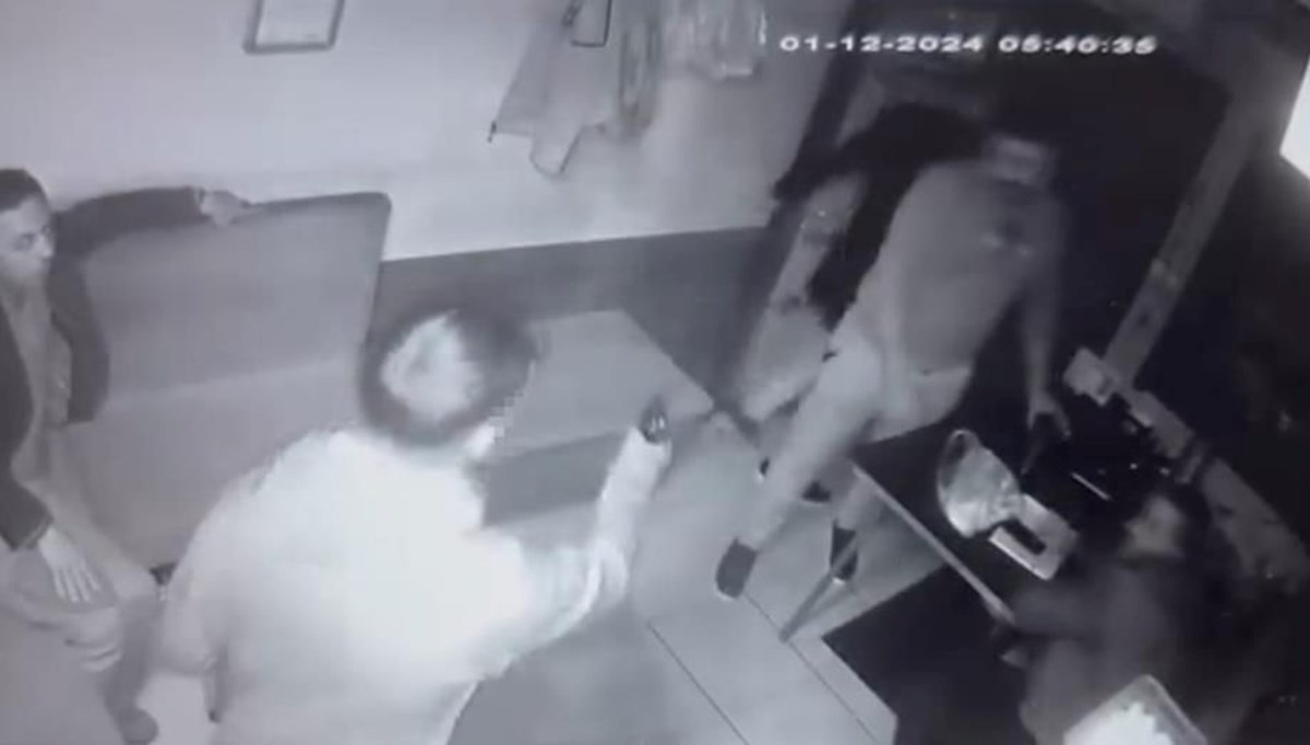 Taksi gelmedi diye silahla durağı bastı: Saldırganın yaşından çok suç dosyası var! Taksi gelmedi diye silahla durağı bastı: Saldırganın yaşından çok suç dosyası var!