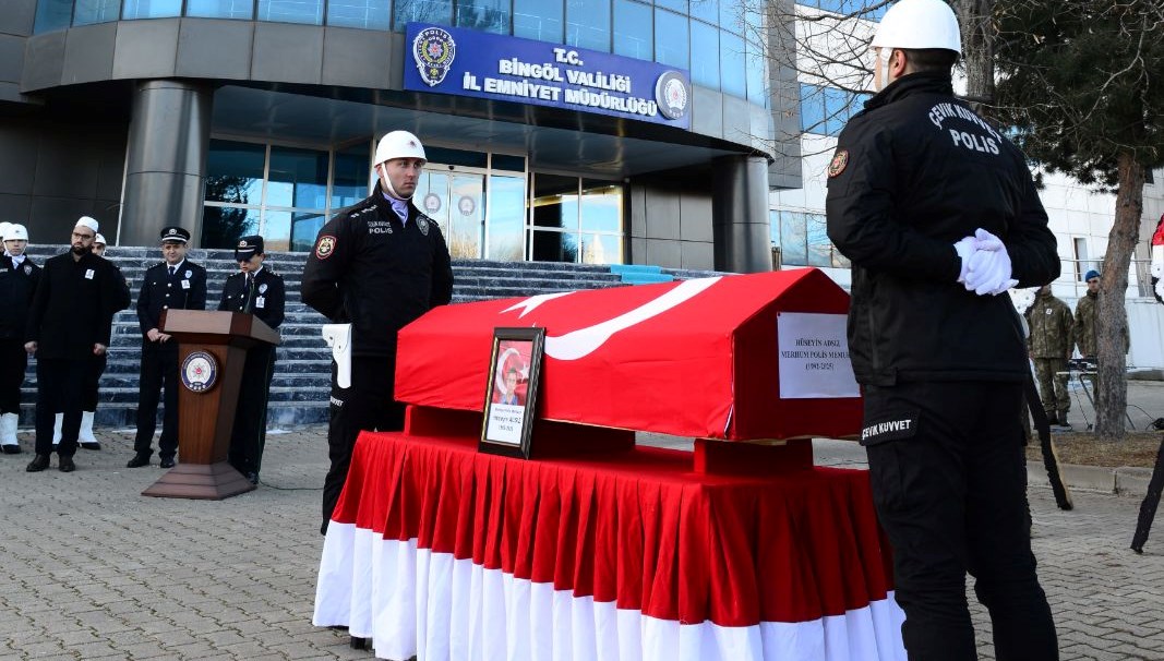 Kalp krizi geçiren polisi memuru hayatını kaybetti