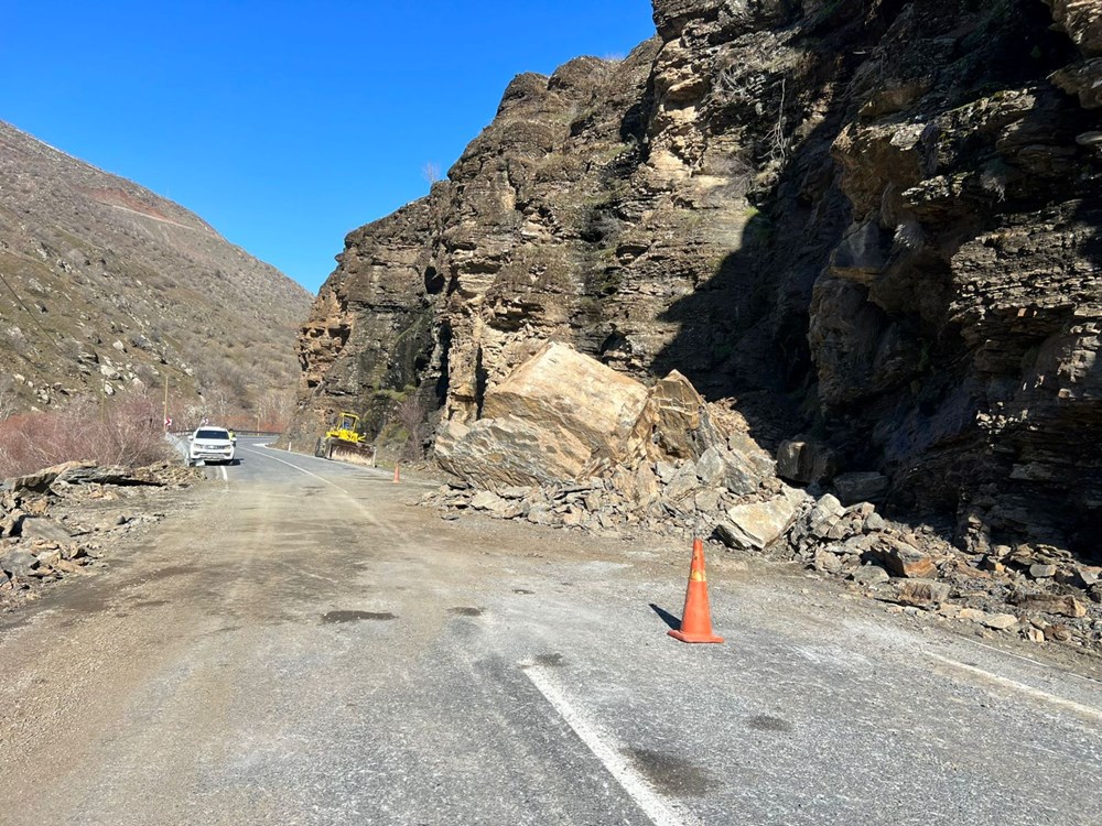 Hakkari-Çukurca kara yolunda heyelan - 4