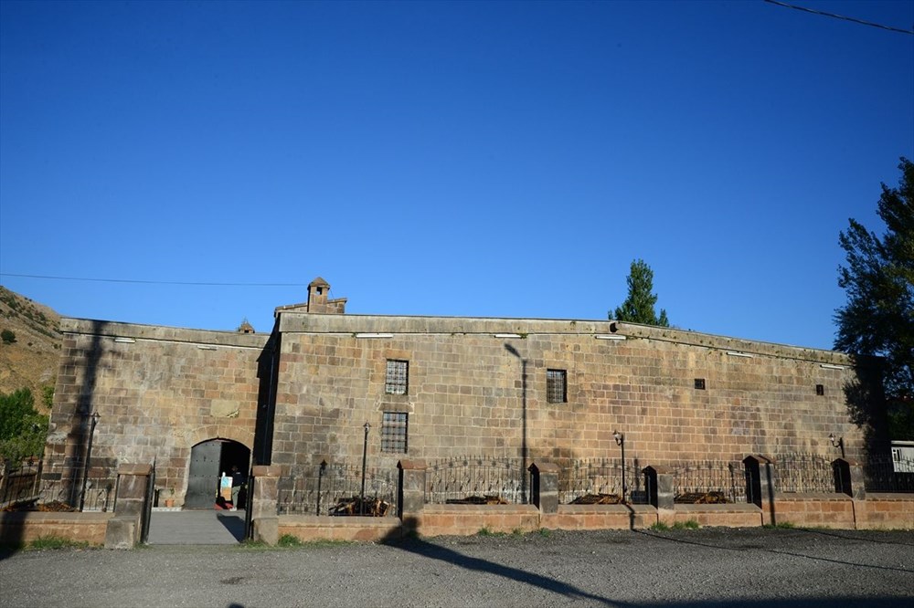 Bitlis'te 5 asırlık han ziyaretçilerini zamanda yolculuğa çıkarıyor - 2