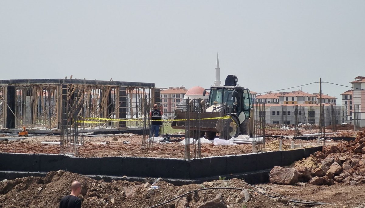 Villa inşaatında feci ölüm: Demirlerin altında can verdi