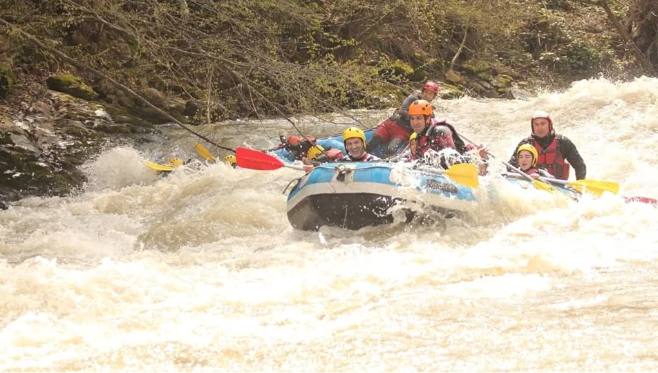 Debi arttı, rafting tutkunları bölgeye akın etti