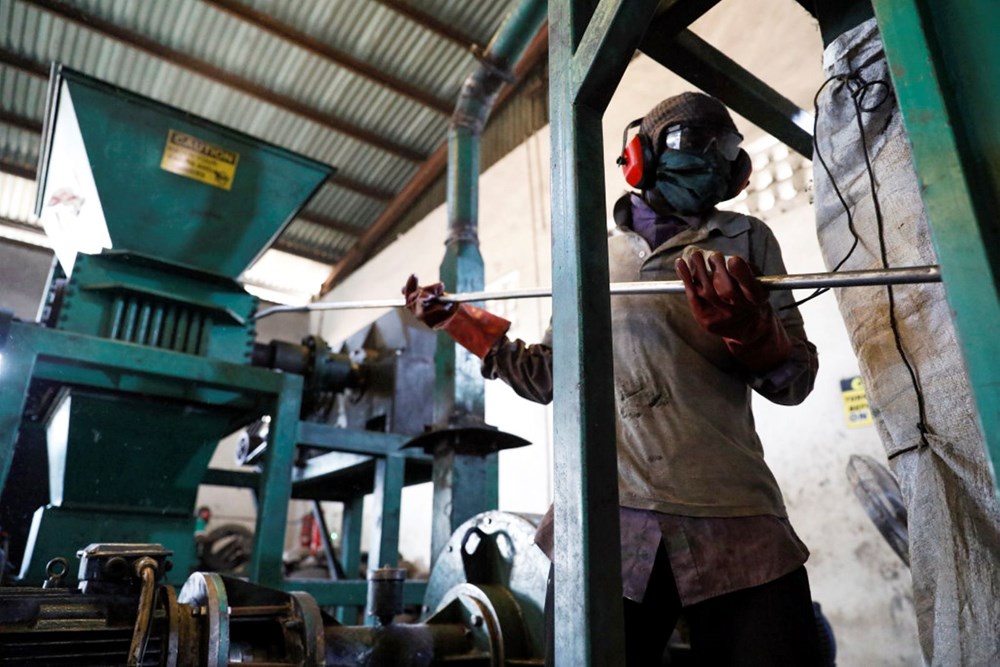 Nijerya’da ‘siyah altın’ girişimi: Kullanılmış lastikler geri dönüşüme kazandırılıyor - 18
