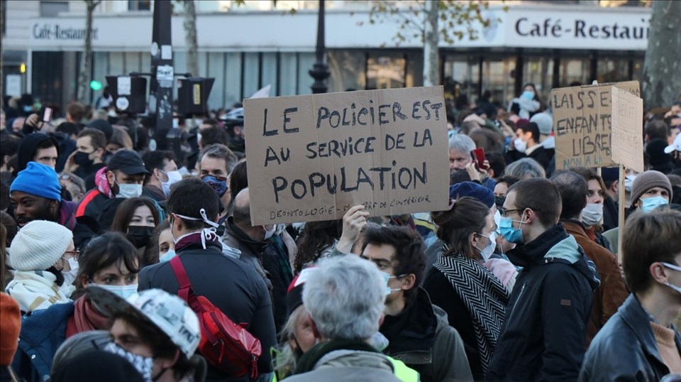 Fransa'da güvenlik yasa tasarısı ve polis şiddetinin protesto edildiği gösterilerde olaylar çıktı - 1