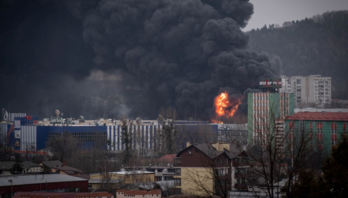 Lviv'de akaryakıt deposu vuruldu: 5 kişi yaralandı