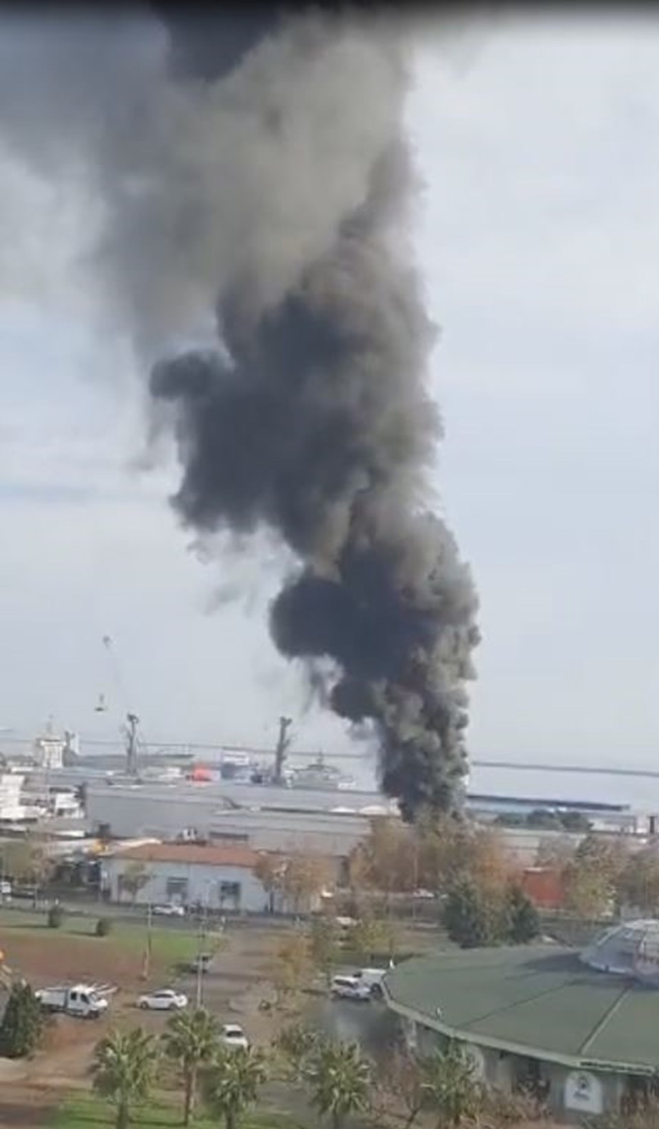 Samsun Limanı'nda yağ tankında patlama - 1
