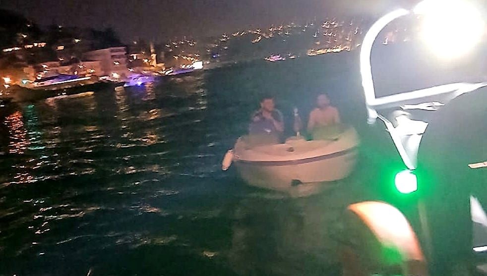 İstanbul Boğazı'nda sürüklenen tekne kurtarıldı