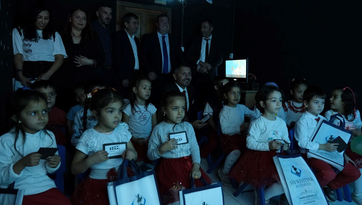Türkiye’nin ilk çocuk sineması Sivrihisar’da açıldı Türkiye’nin ilk çocuk sineması Sivrihisar’da açıldı