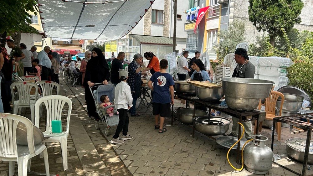 Bedava yemek için "Mevlüt Bulma" grubu kurdular - 1