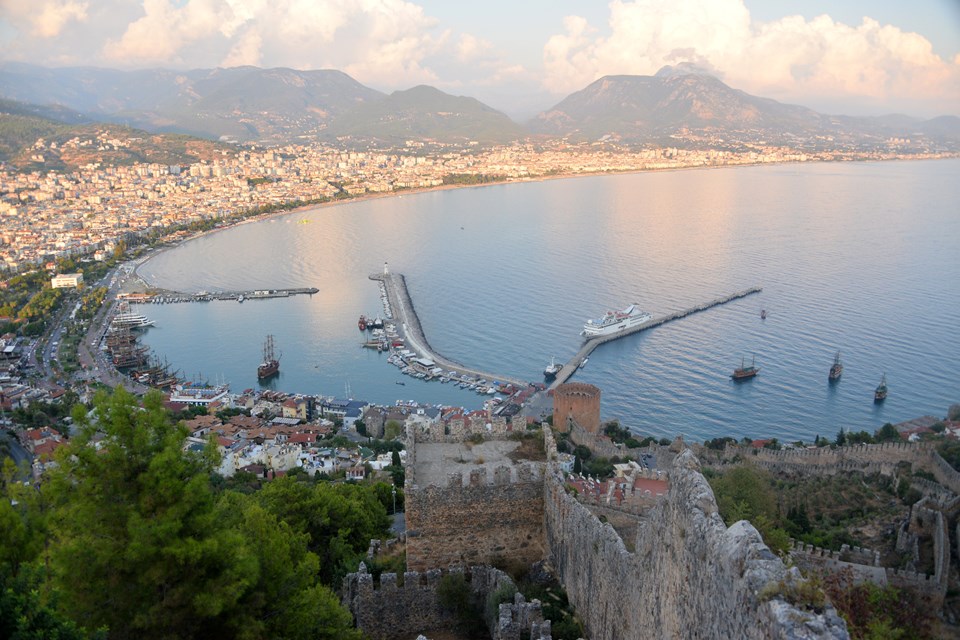 Antalya'da lüks evdeki tadilat tarihi Alanya Kalesi'nin surlarını yıktı - 3