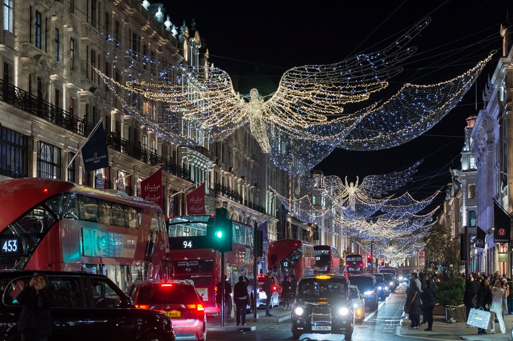 Londra sokakları Noel ve yılbaşı için süslendi - 4
