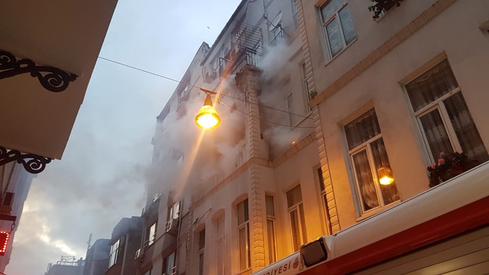 İstanbul Beyoğlu'nda otel yangını - 2