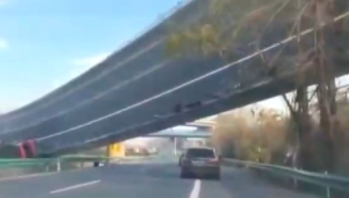 Çin'de otoyol köprüsü çöktü