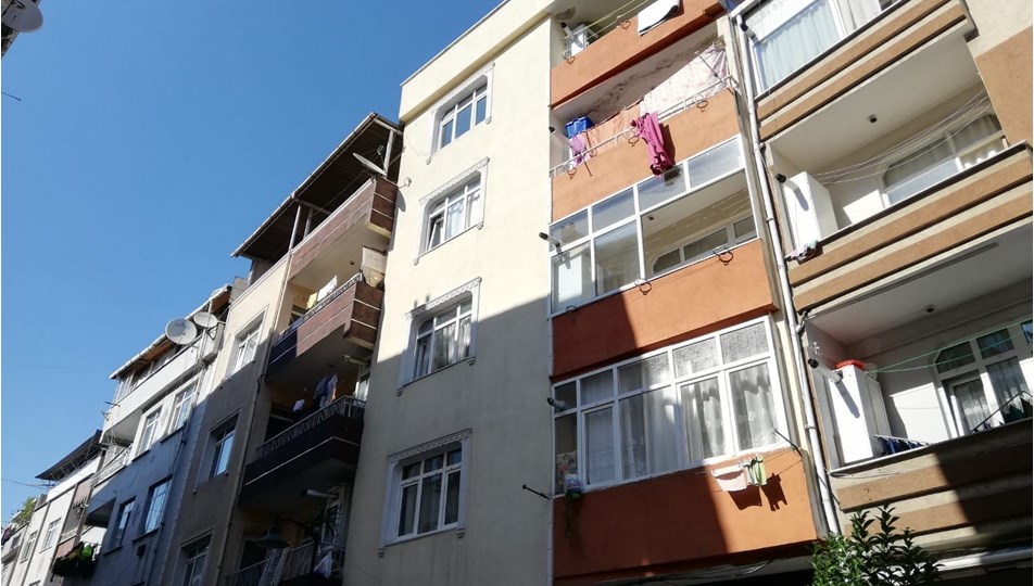 Zeytinburnu'nda 4 katlı bina boşaltıldı