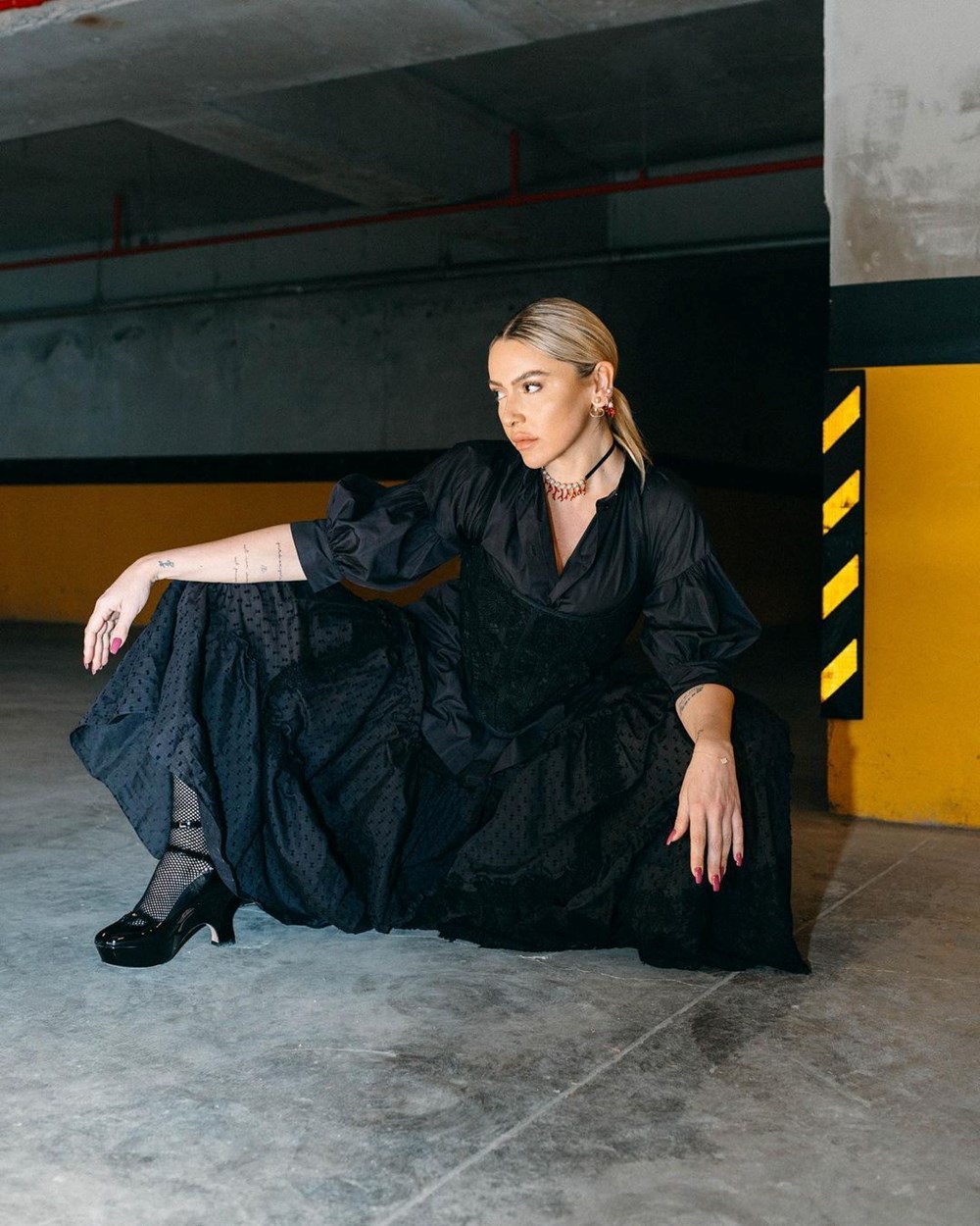 Hadise'nin yeni pozlarına eleştiri yağdı - 2