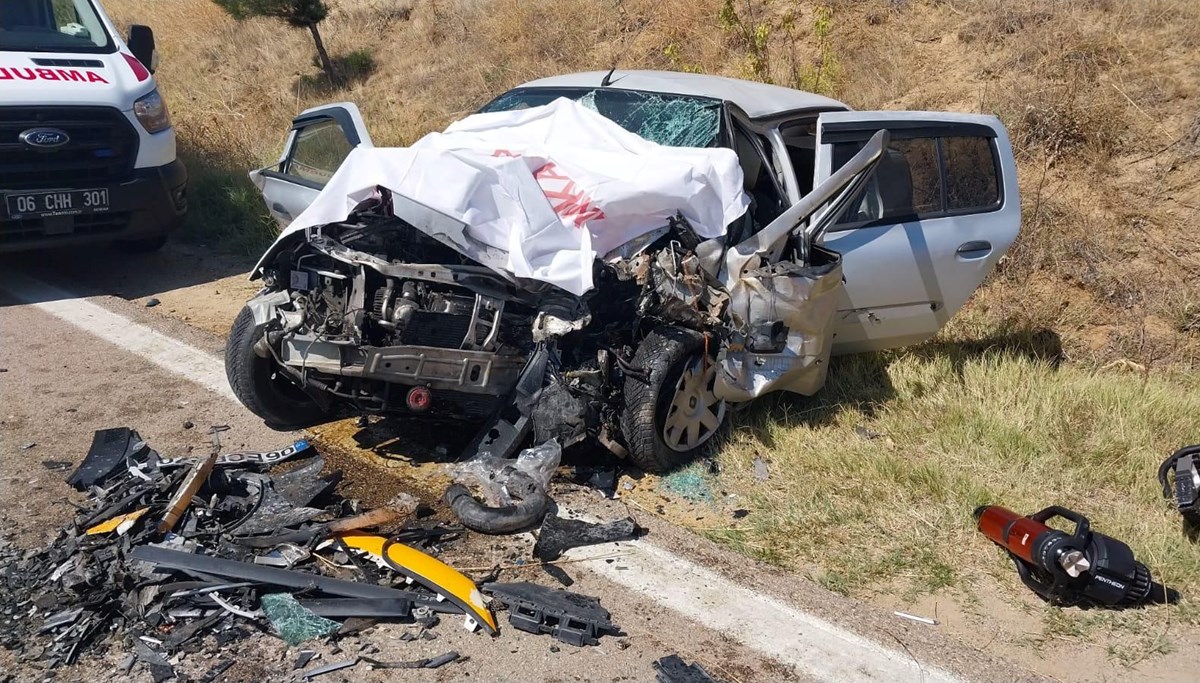 Ankara’da iki otomobil kafa kafaya çarpıştı: 2 ölü, 2 ağır yaralı