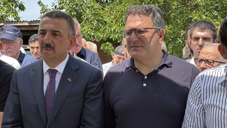 Cem Küçük'ün acı günü: Babası son yolculuğuna uğurlandı - 1