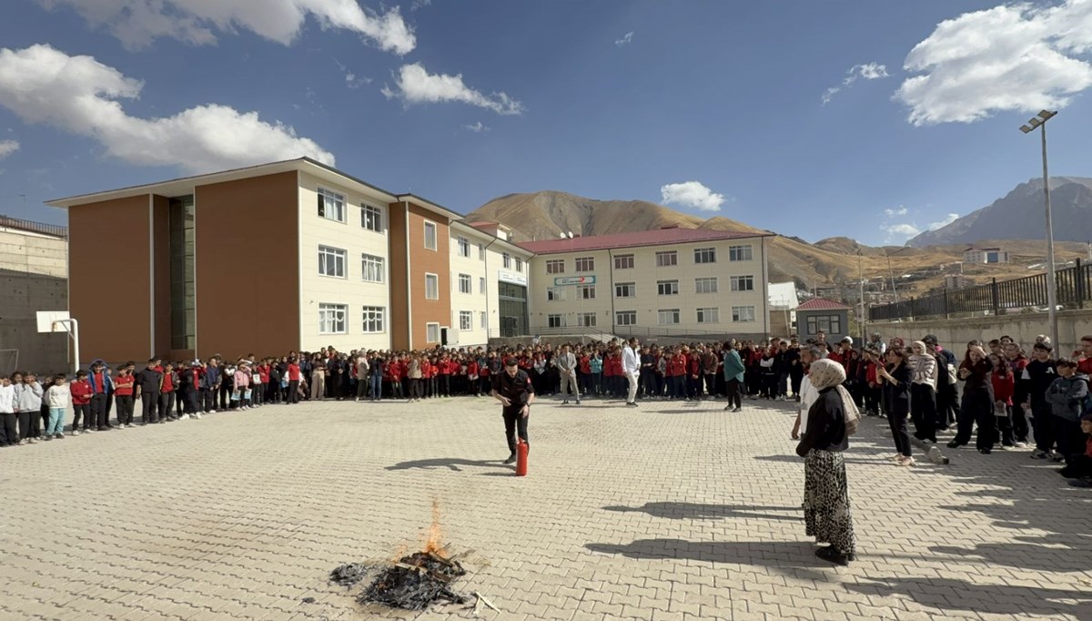 Van'da deprem tatbikatı Van'da deprem tatbikatı