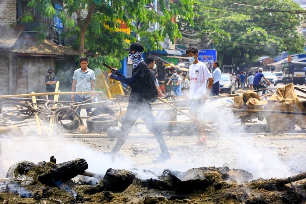 Myanmar'da kanlı gün: Darbe karşı protestolarda ölenlerin sayısı 100'e yükseldi - 7