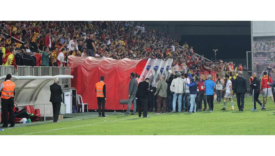 4 polis, Alpay Özalan’dan şikayetçi oldu