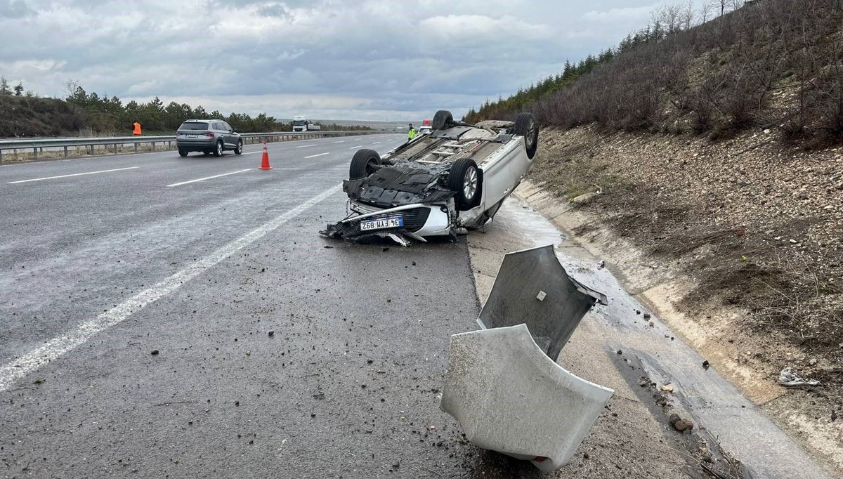 Otoyolda 9 araç kaza yaptı, 2 kişi yaralandı