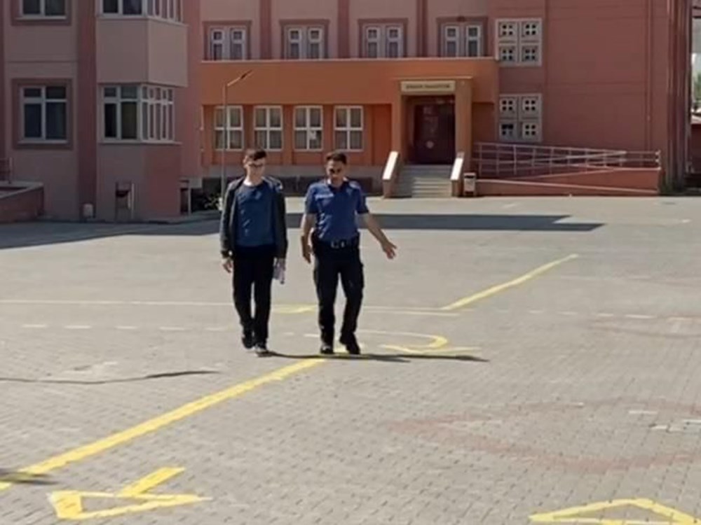 YKS'de ilk oturum (TYT) sona erdi: Sınava geç kalanların hayalleri yıkıldı! - 17