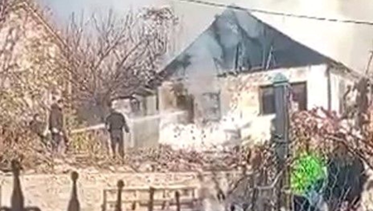 Yaşlı kadın yangında canını zor kurtardı Yaşlı kadın yangında canını zor kurtardı