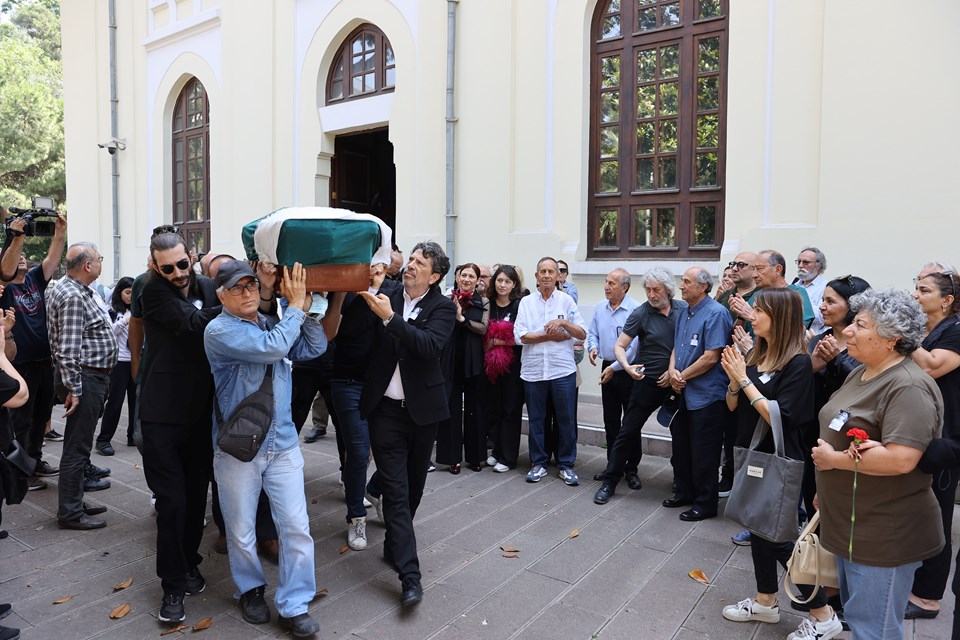 "Kanto kraliçesi" Nurhan Damcıoğlu İzmir'de son yolculuğuna uğurlandı - 1